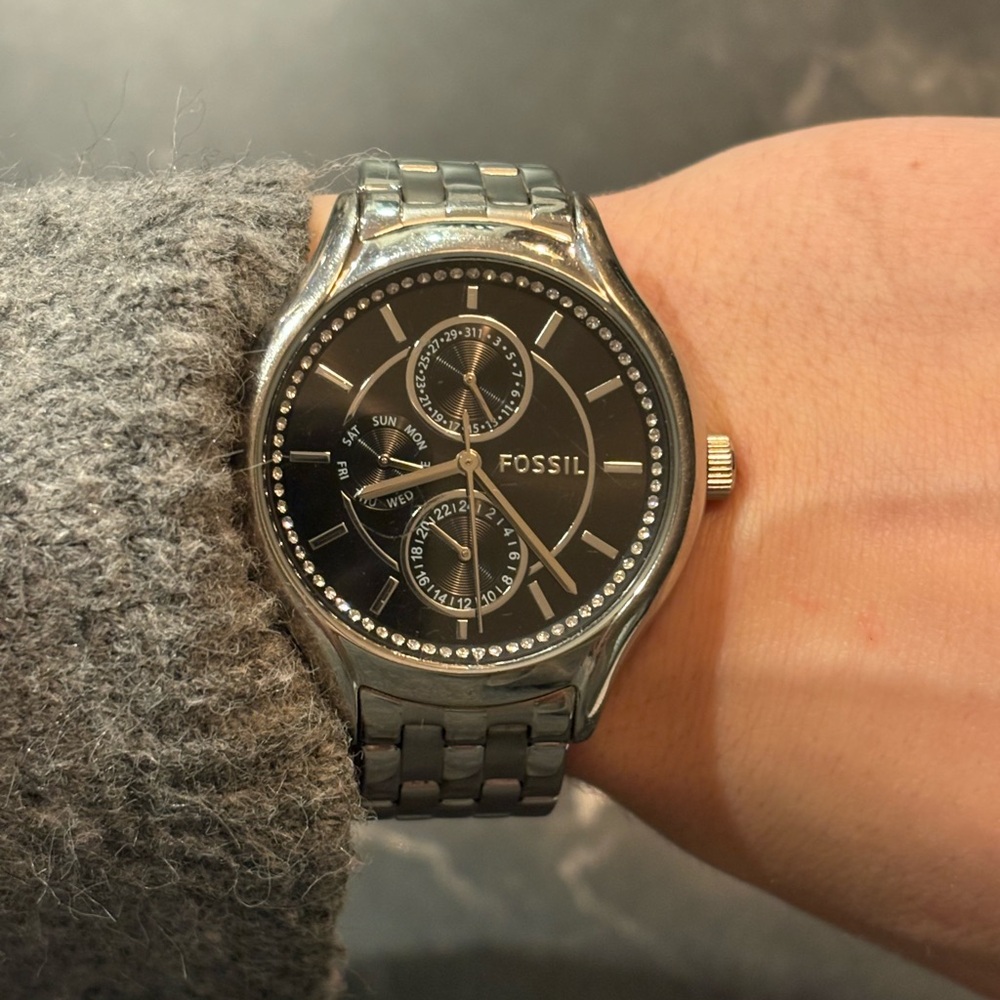 Watch-Fossil Black Dial Silver Bracelet